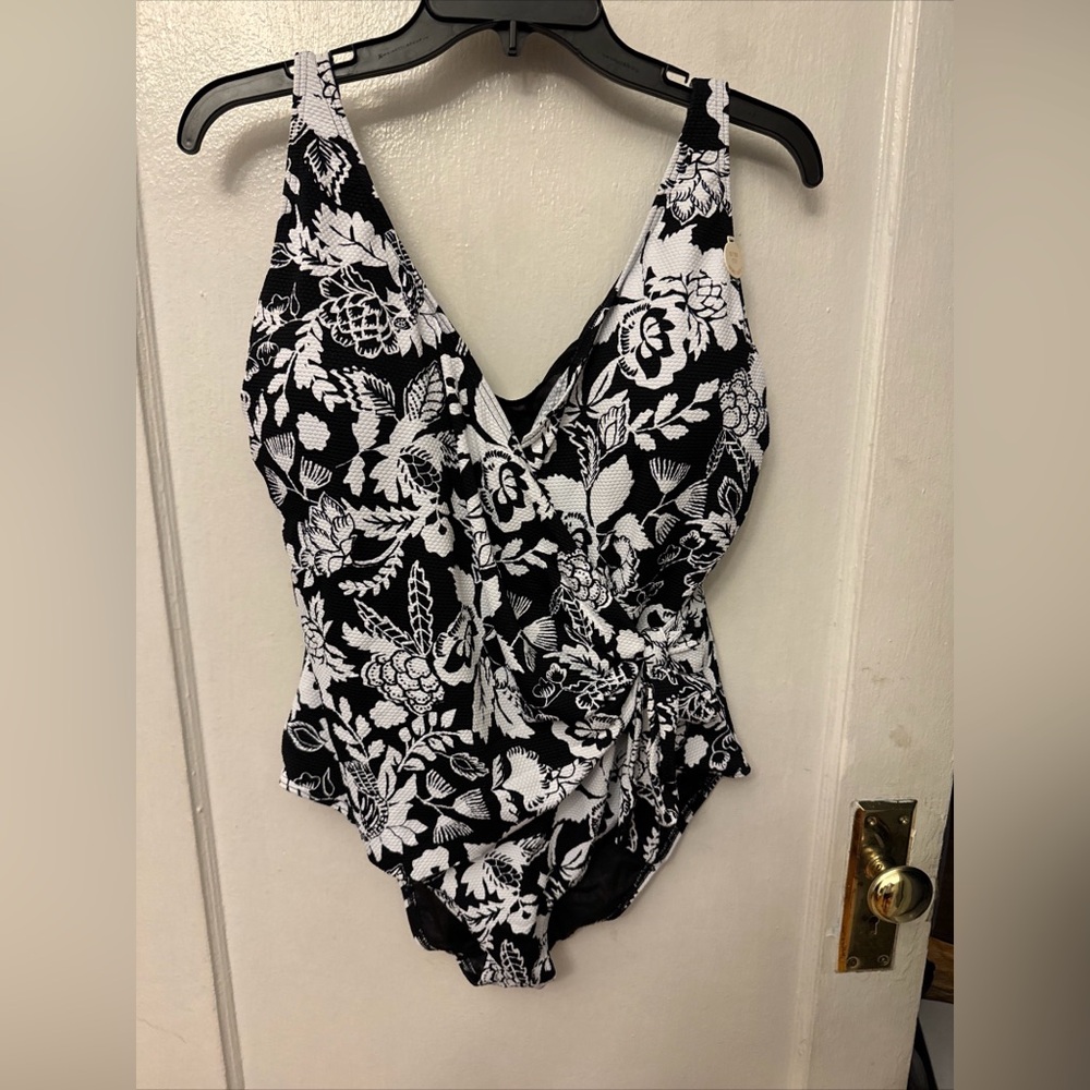 NWT Artesands one piece swimsuit size 14.